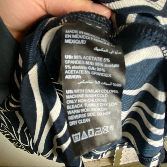 Chicos Travelers Size 3 Petite Aysmetrical Tunic Top Navy Blue White Slinky - Picture 3 of 7